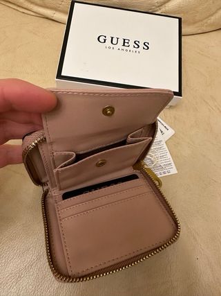 Portafoglio Guess rosa con zip