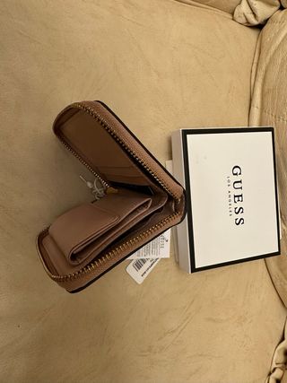 Portafoglio Guess rosa con zip