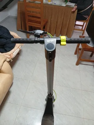 Patinete Eléctrico cecotec  viene con cargador