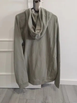 Sudadera Adidas con capucha verde oliva