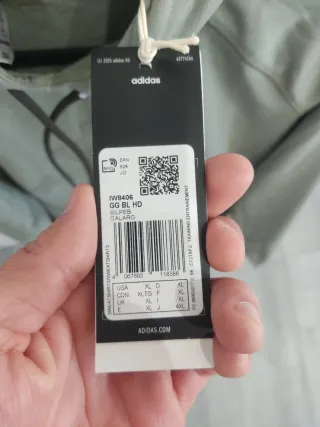 Sudadera Adidas con capucha verde oliva