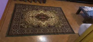 Alfombra vintage. Clásica beige y multicolor