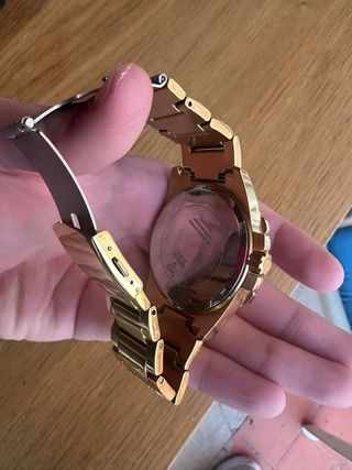 Reloj Guess Dorado con cristales