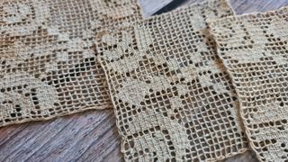 8 inserti antichi in lino filet fatti a mano