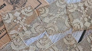 8 inserti antichi in lino filet fatti a mano