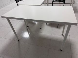 Mesa Ikea Blanca. Con marcas de uso
