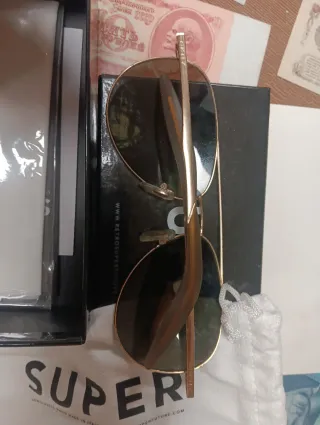 Gafas de sol dkny negras y doradas