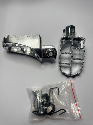 Estriberas plata moto universales