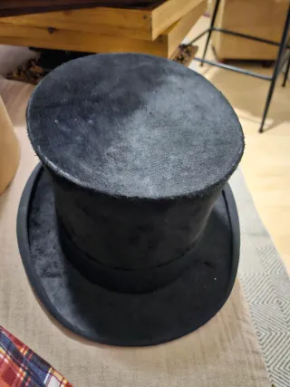 Sombrero de copa alta negro