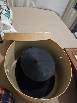 Sombrero de copa alta negro