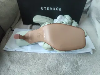 Sandalias Uterqüe verdes trenzadas