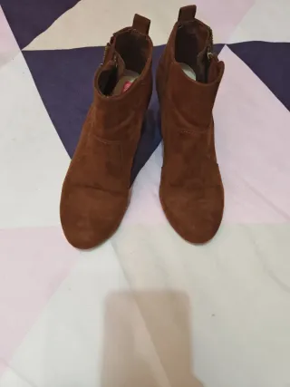 Botines marrones con cremallera