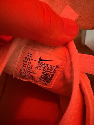 Zapatillas Nike Beige y Blancas