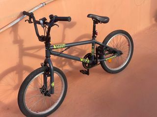 Bicicleta BMX gris