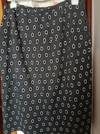 Falda Fanda Gris Estampada Talla.  M 38