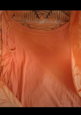Camiseta naranja del C&A