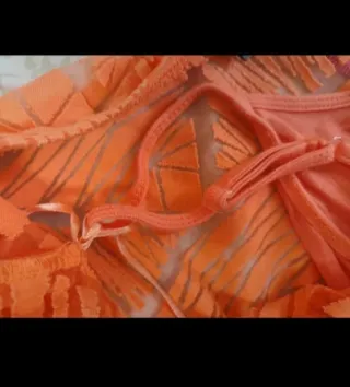 Camiseta naranja del C&A