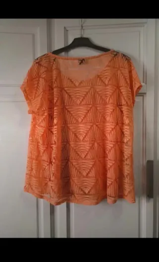 Camiseta naranja del C&A