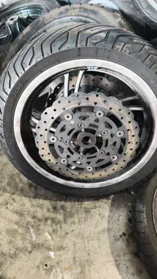 Llanta neumático Michelin con discos de freno