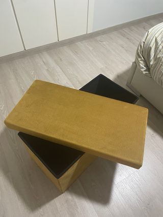 Baúl de tela amarillo, y negro por dentro.