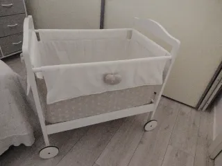 Minicuna con ruedas