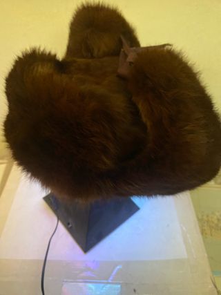 Cappello in pelliccia naturale marrone