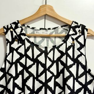 Talla S/M - Top estampado geométrico blanco y negr