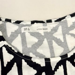 Talla S/M - Top estampado geométrico blanco y negr