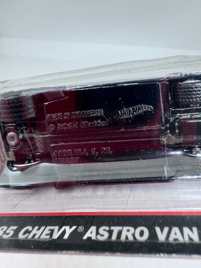 Hot Wheels Batman 1985 Chevy Astro Van