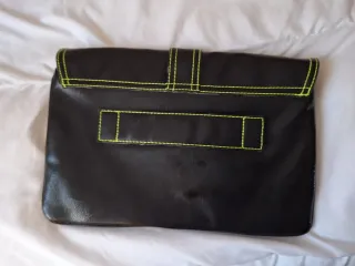 Bolso de mano Guess negro