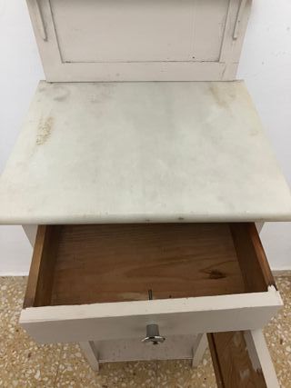 Mesita de noche antigua madera beige