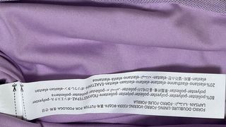 Vestido con escote color Morado, con brillos