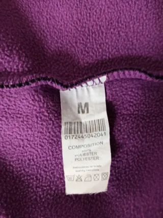 Forro polar Universal People talla M negro morado