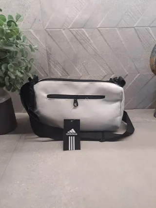 Bolso deportivo Adidas blanco y negro