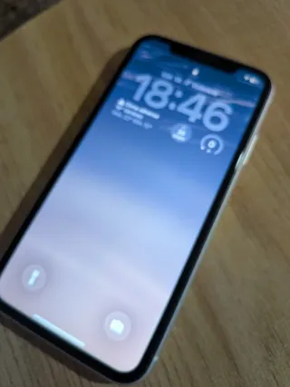 iPhone 11 64GB Bianco con custodia.