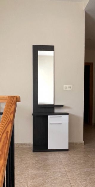 Mueble recibidor con espejo