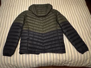 Chaqueta Peak Performance con capucha