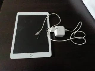iPad 6 generación 32gb Blanco con Cargador + HDMI+