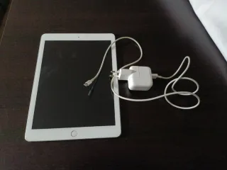 iPad 6 generación 32gb Blanco con Cargador + HDMI+