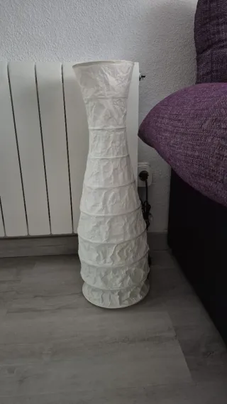 Lámpara de pie Ikea de papel y metal