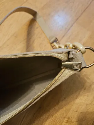 Bolso pequeño beige sin usar