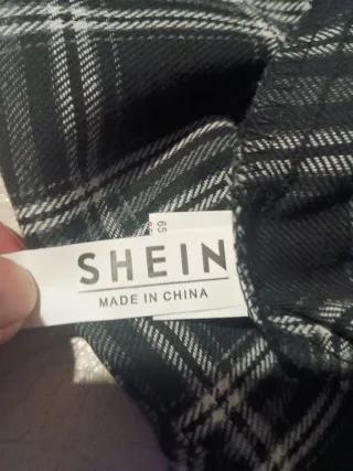 Falda de cuadros negra y blanca