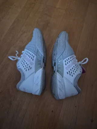 Zapatillas K-Swiss Blancas y Grises Padel Tennis