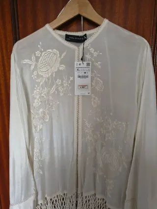 Chaqueta Zara bordada beige/blanco roto Talla XL