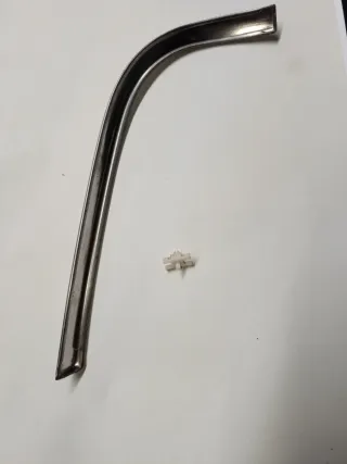 Moldura piloto aleta Chrysler 150