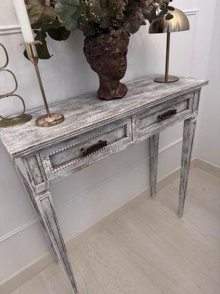Consola vintage bianca sbiadita restaurata