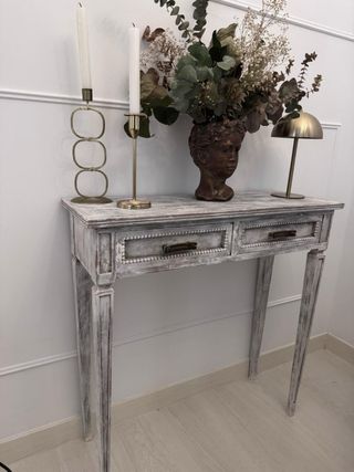 Consola vintage bianca sbiadita restaurata