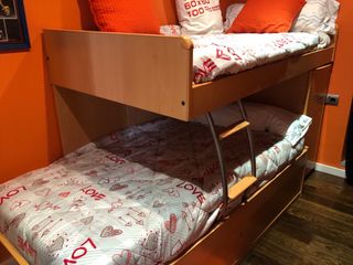 Litera triple con cama auxiliar