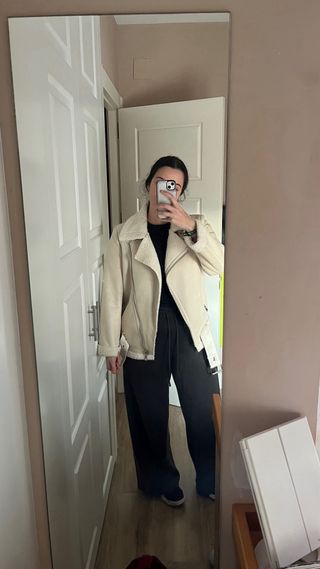 Chaqueta Zara efecto piel borreguito beige