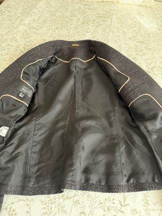 Chaqueta de mujer negra entallada